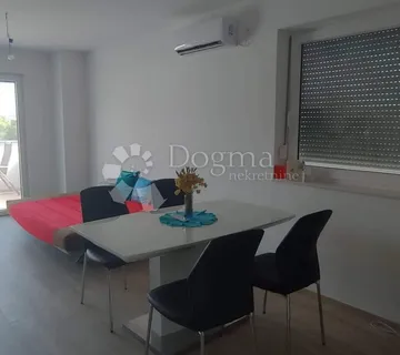 Lijepi apartman sa terasom u novogradnji u Barbatu - cover