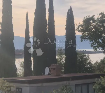 Krk - apartman 2s+db u novogradnji 150 metara od mora - Omišalj