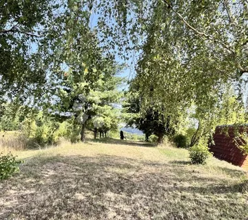 Prodaje se zemljište 2.877 m² s borovima i lipom! - Presečno, Novi Marof