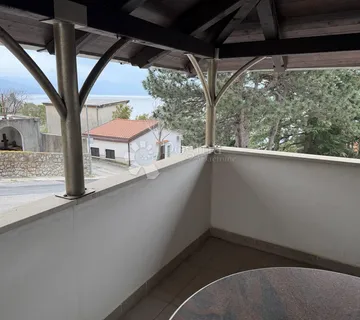 APARTMAN 67m2 S GARAŽOM I SPREMIŠTEM - Novi Vinodolski