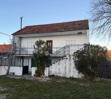 Prilika! Samostojeća kuća s dvorištem – Sonković kod Skradina - cover