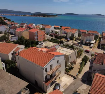 BRODARICA- KUĆA S PREDIVNIM POGLEDOM! - cover