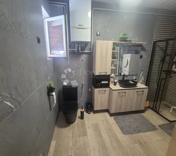 Kuća sa dva odvojena stana nadomak centra Zaboka! - Jakuševec Zabočki, Zabok