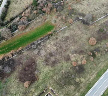 Poljoprivredno zemljište pokraj Vodnjana