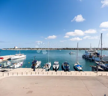 Prilika! Poslovni prostor prvi red do mora - Umag