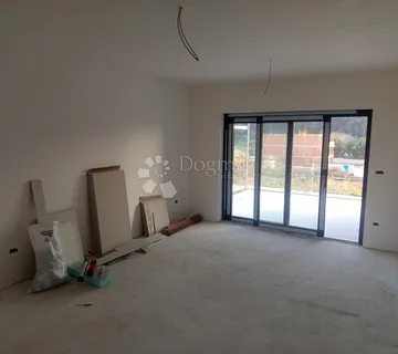 Penthouse u Puli, 120 m2, mirna lokacija s prekrasnim pogledom na prirodu - Pula