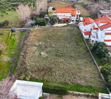 Građevinsko zemljište sa idejnim projektom u blizini centra. - Mundanije, Rab