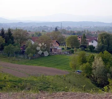 Prostrana parcela u prigradskom naselju - Turanj, Karlovac