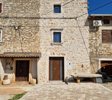 POREČ,okolica,istarska kamena kuća u nizu