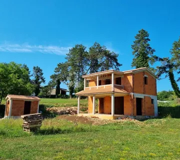 Roh bau kuća s bazenom, 150 m², parcela 911 m² - Pazin