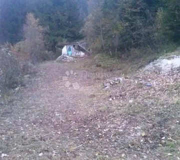 Gorski Kotar Moravice - lijepo osunčano zemljište sa ucrtanom ruševinom - cover