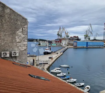 Interesantan trosoban stan na atraktivnoj lokaciji - Pula