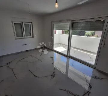 Odličan apartman u novogradnji u Palitu - cover