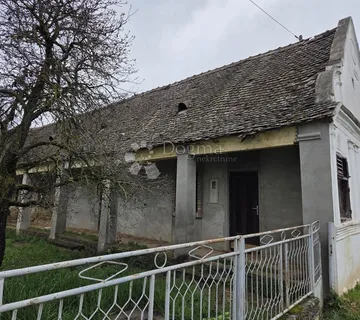 Kuća 325 m² + 1 ha zemlje, glavna cesta – B. Manastir - Beli Manastir