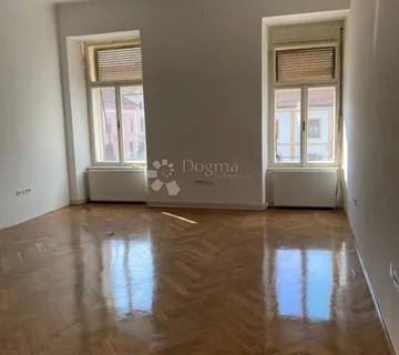 Izuzetan stan u baroknoj jezgri - Varaždin