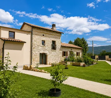 LABIN okolica,kamena kuća sa dvije stambene jedinice