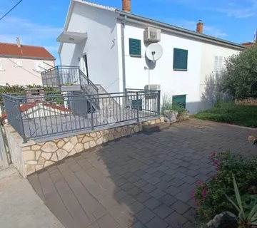 Dvojna kuća na 150m od mora, Okrug Gornji - Okrug Gornji, Okrug