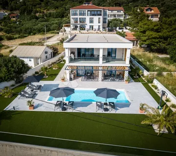 Exkluzivna vila na top lokaciji sa očaravajućim pogledom na more. Samo kod nas! - Banjol, Rab