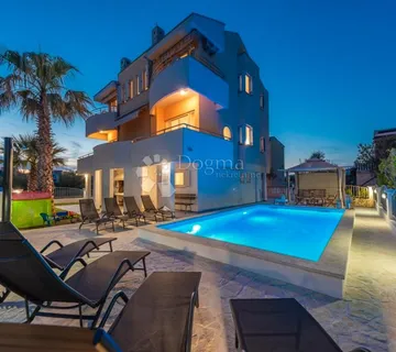 Villa s bazenom u Privlaci - Privlaka