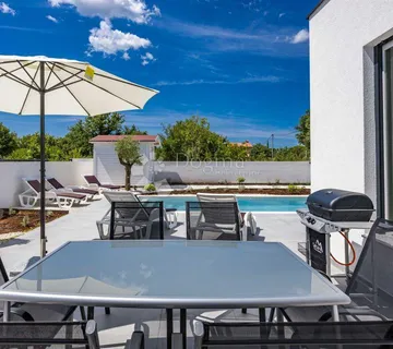 Nova vila s bazenom u centru Istre - Štokovci, Svetvinčenat
