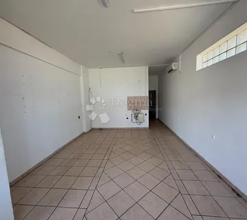 Lokal 35 m² na frekventnoj prometnici - Korog, Tordinci