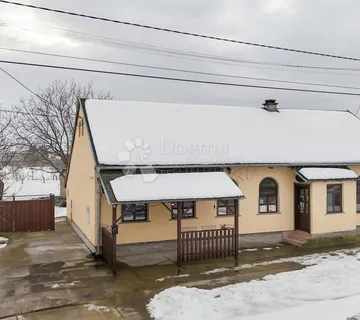 Poslovno-stambena prilika: kafić i kuća Bobota - Bobota, Trpinja
