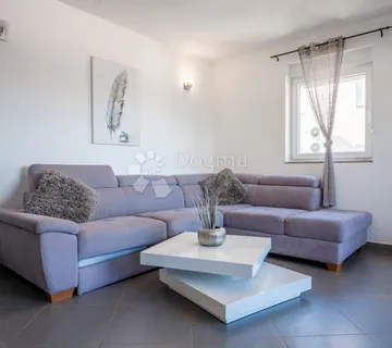 KLIMNO, apartman na samo 250m od mora - cover