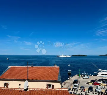 ROVINJ – EKSKLUZIVNO! Prekrasan stan s pogledom na more