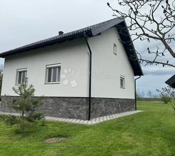Dvije samostojeće kuće na velikoj okućnici - Vrbovec