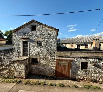 Kamena kuća za renovaciju u Pilatima - Lovrin, Pazin