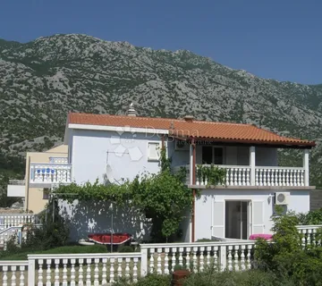 Cesarica Kuća Novije Gradnje Sa 4 Apartmana - Cesarica, Karlobag