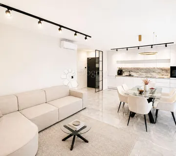 Crno, Zadar- Luksuzni dvoetažni stan 224 m2 s krovnom terasom i bazenom