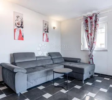 KLIMNO, apartman na samo 250m od mora s okućnicom - cover