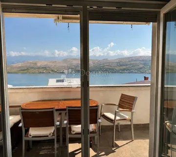 Pag – Apartman s pogledom na more i velikom terasom