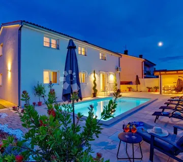 Prekrasna Villa U Blizini Mora - 14 Minuta Šetnje Do Plaže - Štinjan, Pula