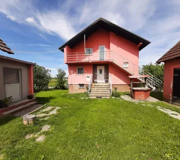 Obiteljsko imanje, veliki vrt i kuća 200 m2, Novoselec, Križ