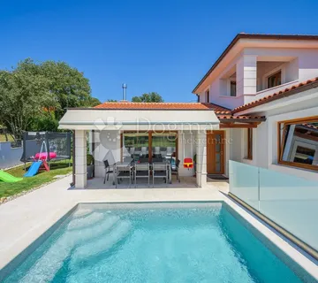 Villa Na Rubu Sela Nedaleko Mora - Novigrad