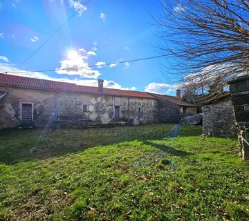 Kompleks istarskih kuća u nizu - Oprtalj