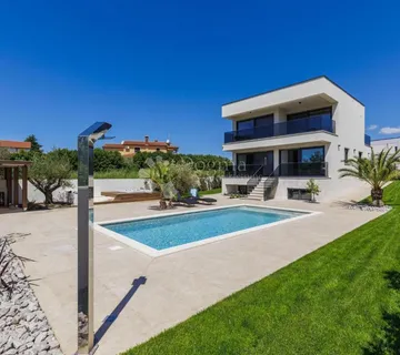 Poreč - luksuzna vila s bazenom, wellnessom i 3 spavaće sobe