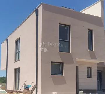 Novogradnja - 127,5m2 s bazenom i krovnom terasom - Privlaka