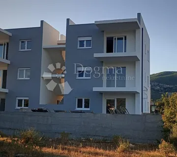NOVO! Novogradnja – Dvosoban stan u prizemlju s velikim vrtom S2, Plano (Trogir) - Plano, Trogir