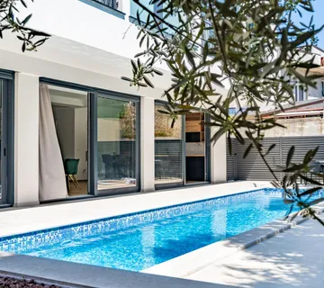 Luksuzna villa s grijanim bazenom u okolici Rovinja - Rovinjsko Selo, Rovinj