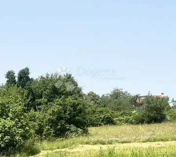 Spuštena Cijena!!! Prostrano Građevinsko Zemljište Tinjan