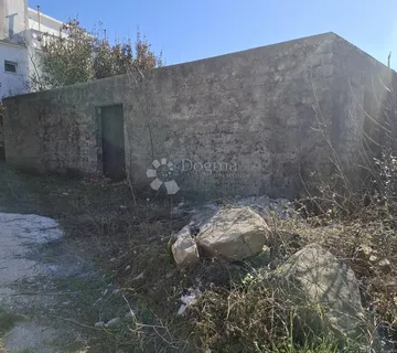 Nedovršena kuća 150 m od plaže - Rtina, Ražanac