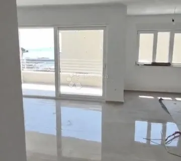 S4, dvosoban stan na prvom katu, Makarska