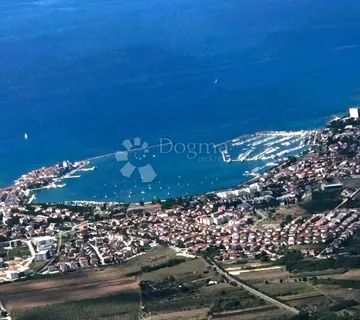 Atraktivno građevinsko zemljište u Umagu - Monterol, Umag