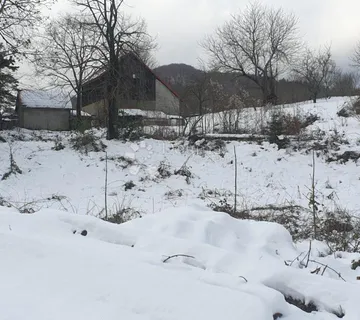 Odlično vrlo veliko zemljište po povoljnoj cijeni - cover