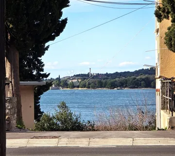 Poslovni prostor na ulazu u grad - Pula