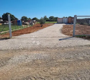 POLJOPRIVREDNO ZEMLJIŠTE 900 m2 – između Pule i Medulina - cover