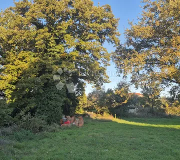 Građevinsko zemljište površine 1968 m2, 2 km od mora, 80 EUR/M2 - Kavran, Marčana